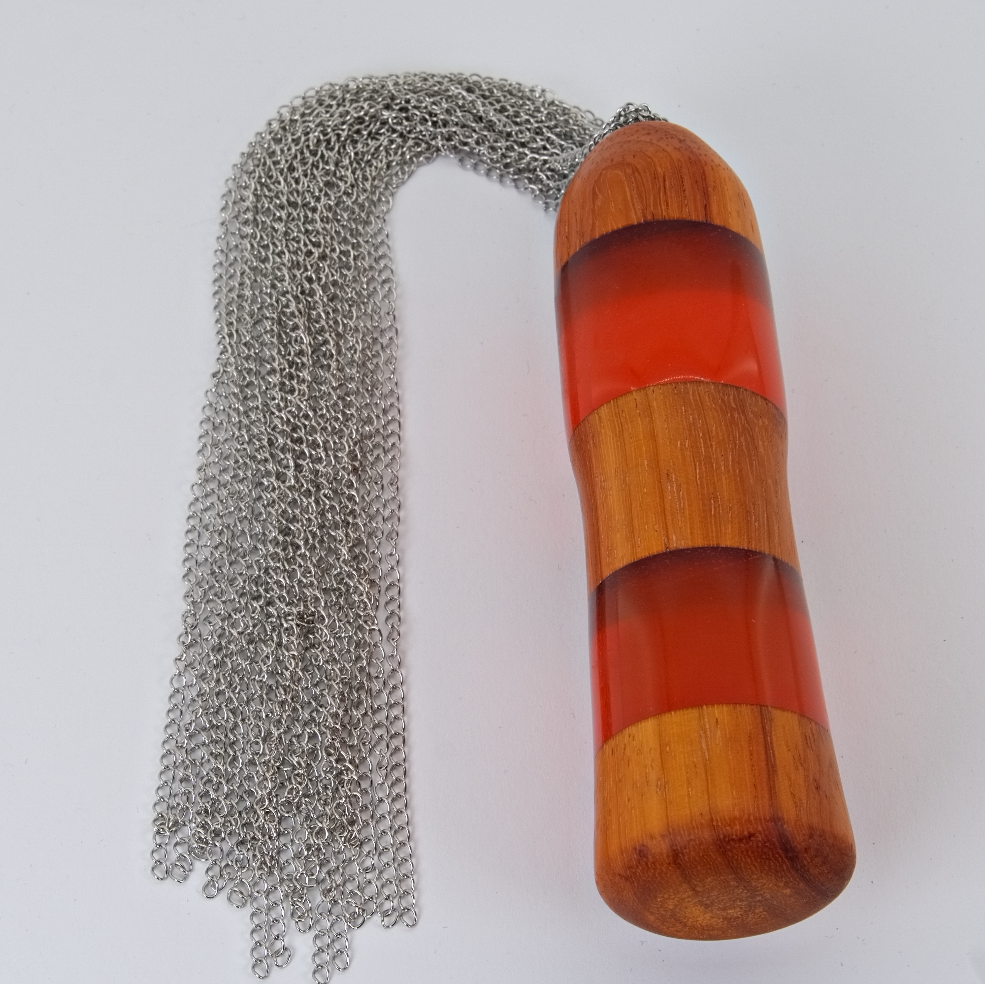 BDSM Kettenflogger aus Holz & Edelstahl in Rot